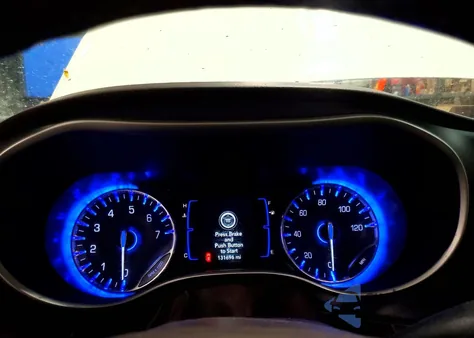 2020 Chrysler Pacifica Touring L z USA, uszkodzony, nr VIN 2C4RC1BG1LR131821